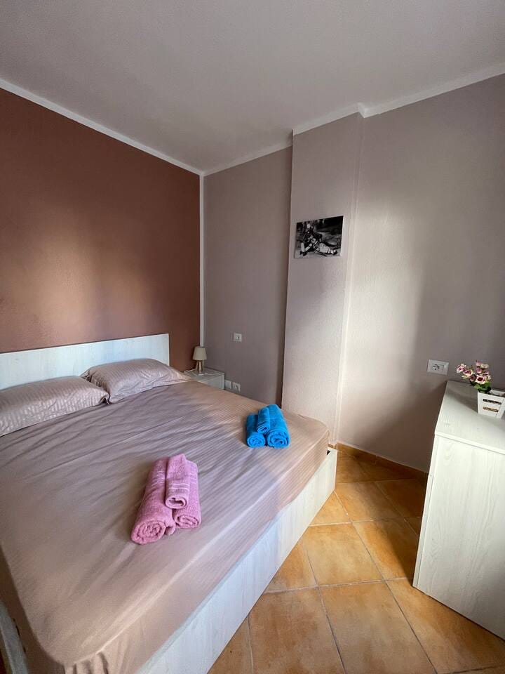 JEPET APARTAMENTI ME QERA