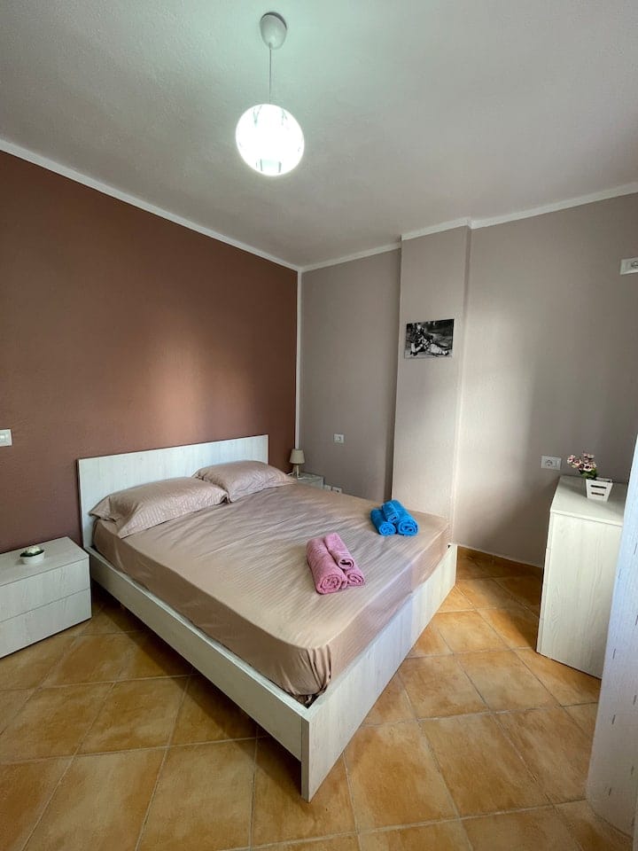 JEPET APARTAMENTI ME QERA